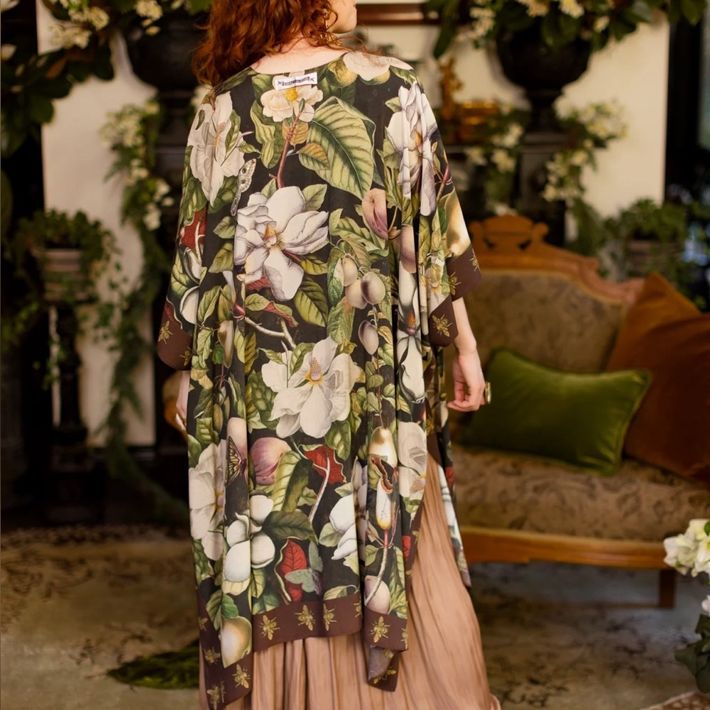 ⭐️NEW⭐️ Magnolia Fleur de Lune Goddess Mid Length Duster Robe Kimono Vintage Art
